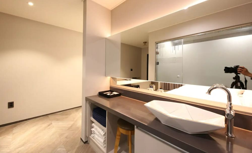 Deluxe Twin Room - Photo 8