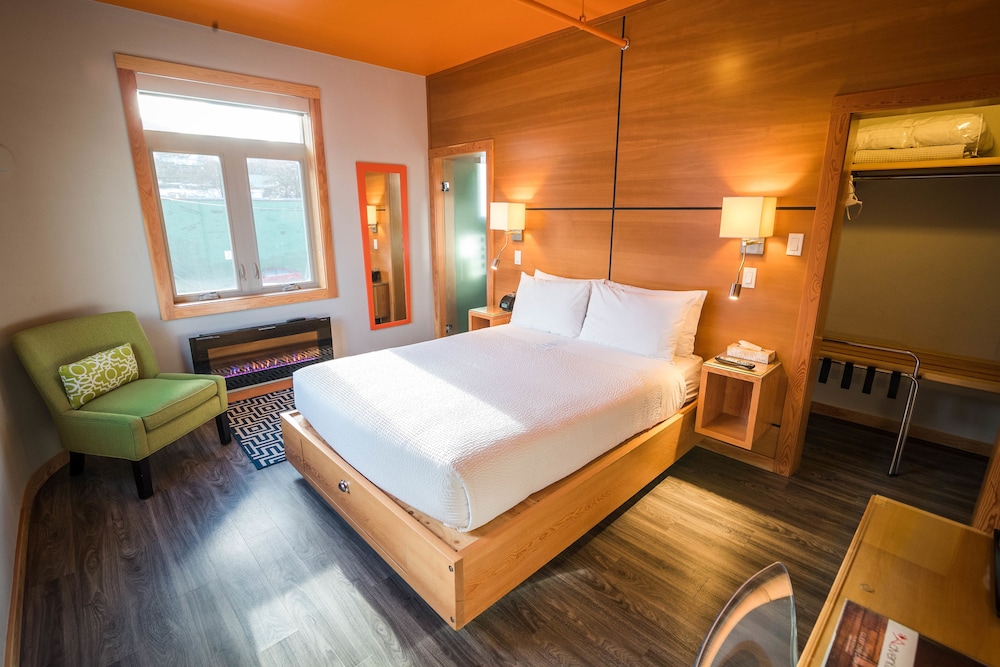 Deluxe Room, 1 Queen Bed, Mountain View photo 1