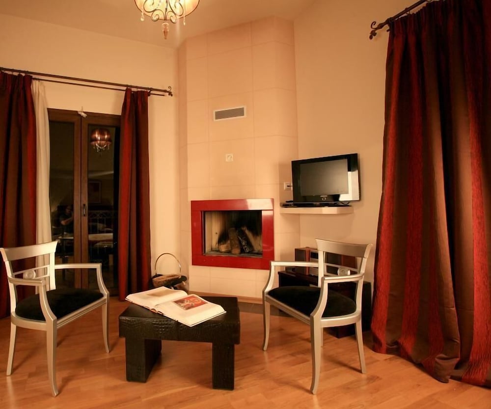 Deluxe Suite (Meteora View) - Photo 3