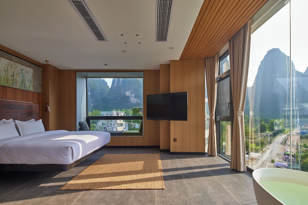 Luxury Suite, River View photo 3