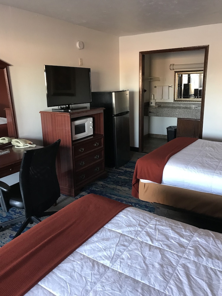 Standard Room, 2 Queen Beds, Non Smoking photo 1