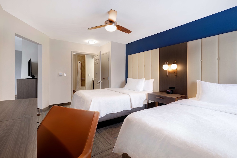 Suite, 2 Double Beds, Accessible, Bathtub - Photo 1