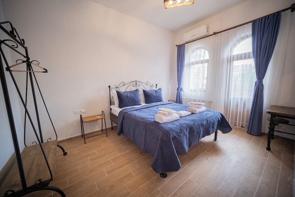Comfort Triple Room With Balcony - Photo 11
