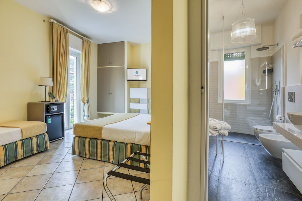 Superior Triple Room, Mountain View photo 3