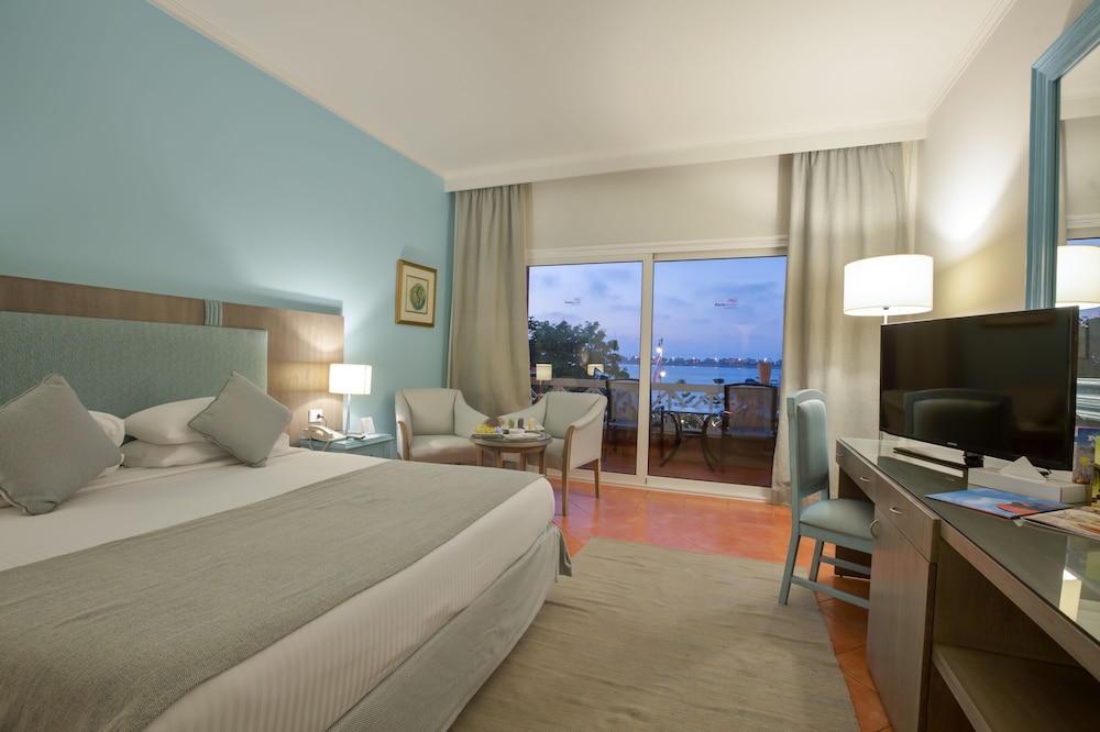 Standard Double or Twin Room, Sea View (King) - Photo 7