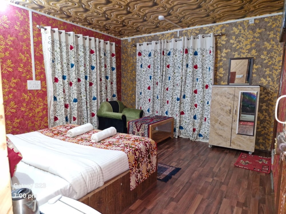 Superior Double Room, City View photo 3