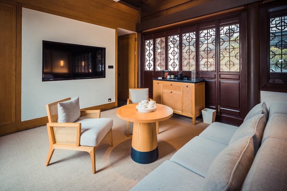 Family Room, 2 Bedrooms
