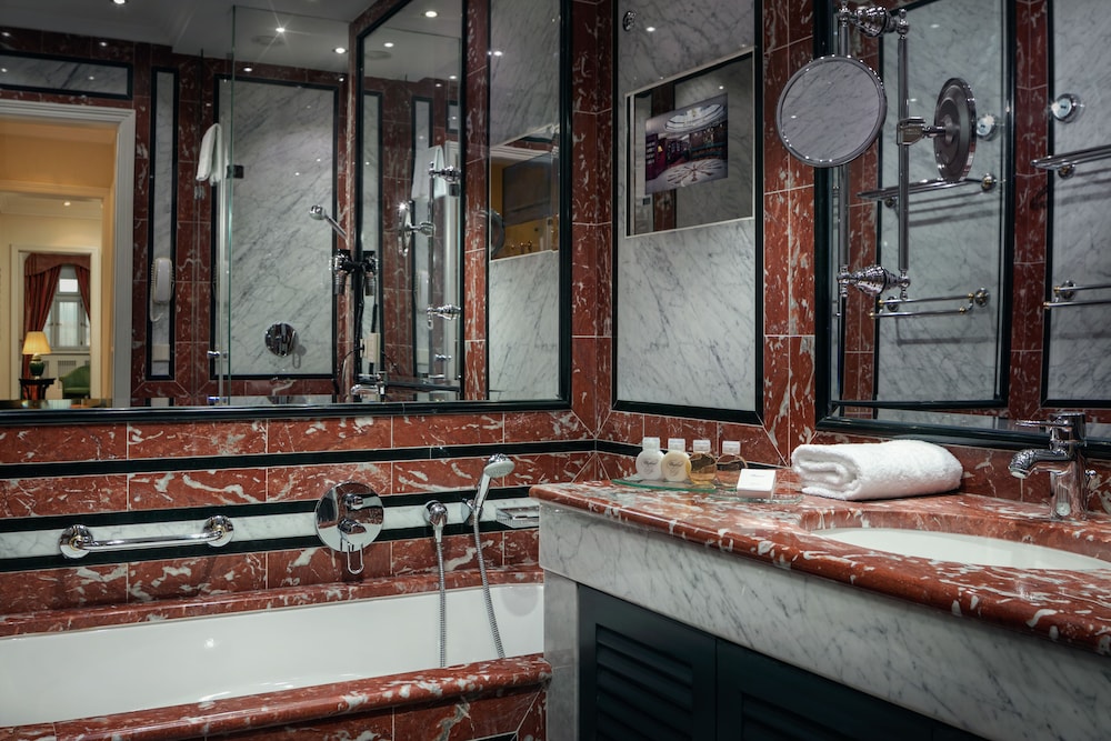 Art Nouveau Suite photo 3