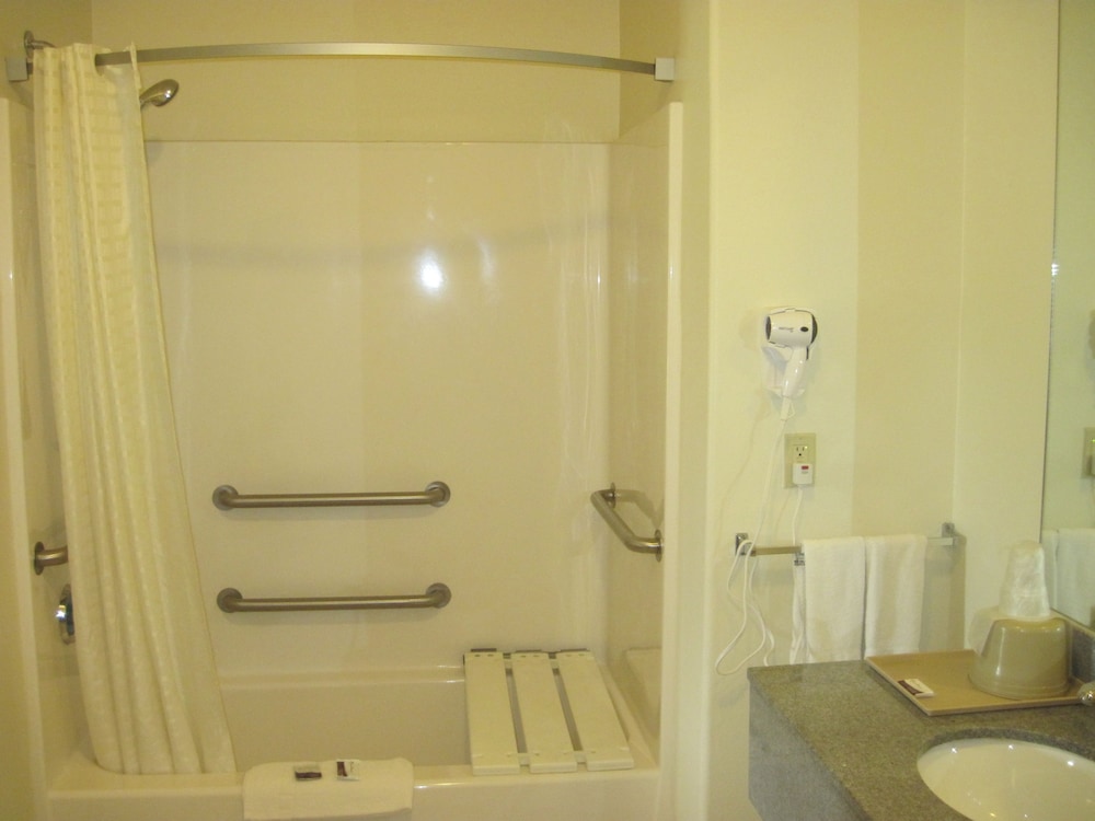 Deluxe Room, 1 King Bed, Smoking - Photo 7