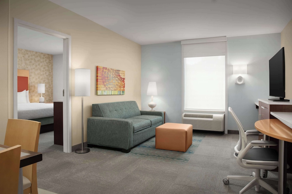Suite, 1 King Bed, Accessible, Bathtub photo 3