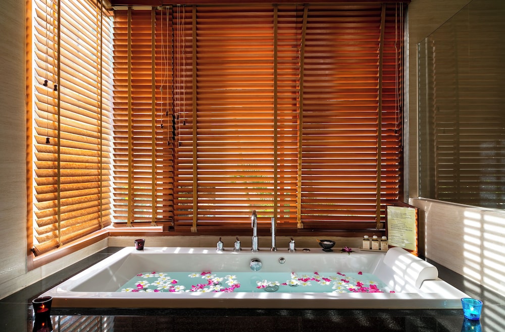 Grand Thai with Natural Ocean View & Spa Bath - Photo 13