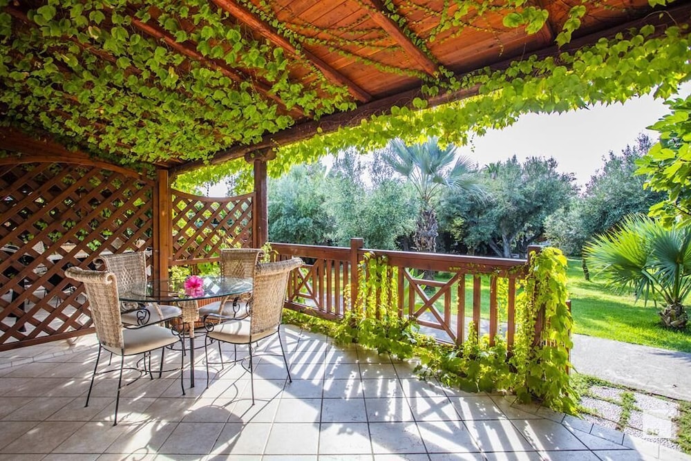 Standard Room, Garden View (Terraced House) photo 3