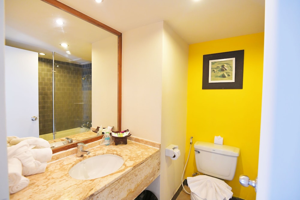 Deluxe Room - Photo 7