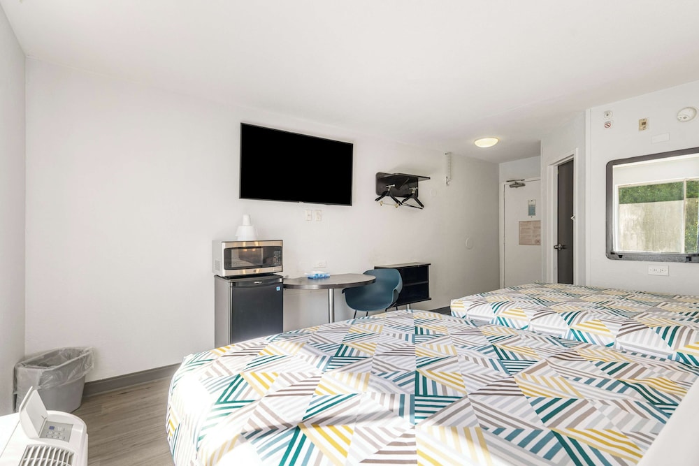 Standard Room, 2 Double Beds, Non Smoking - Photo 3