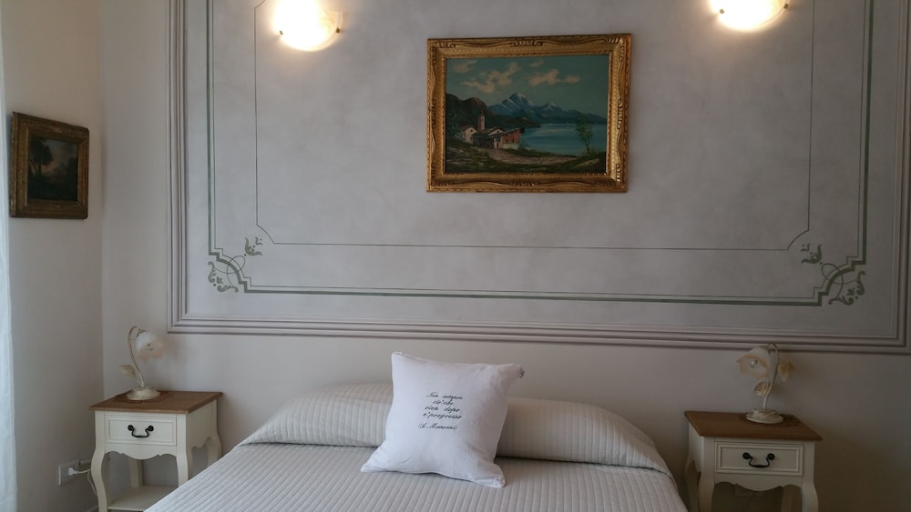 Double or Twin Room (Private External Bathroom) photo 3