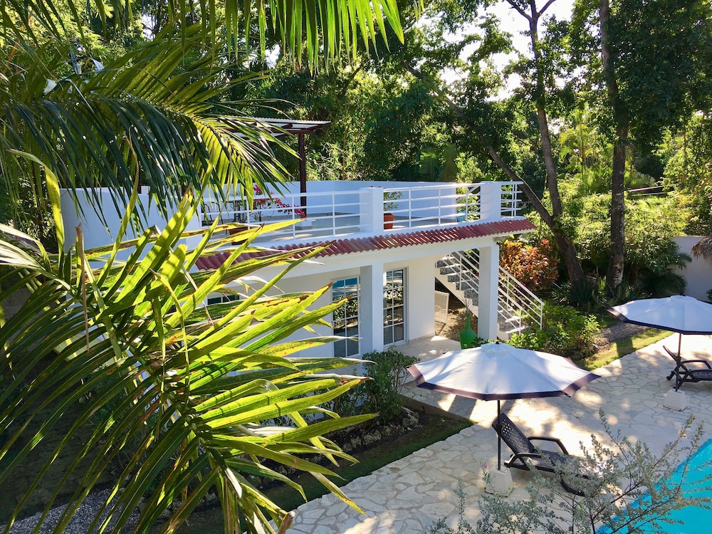 Deluxe Suite, 1 King Bed with Sofa bed, Patio, Pool View photo 2