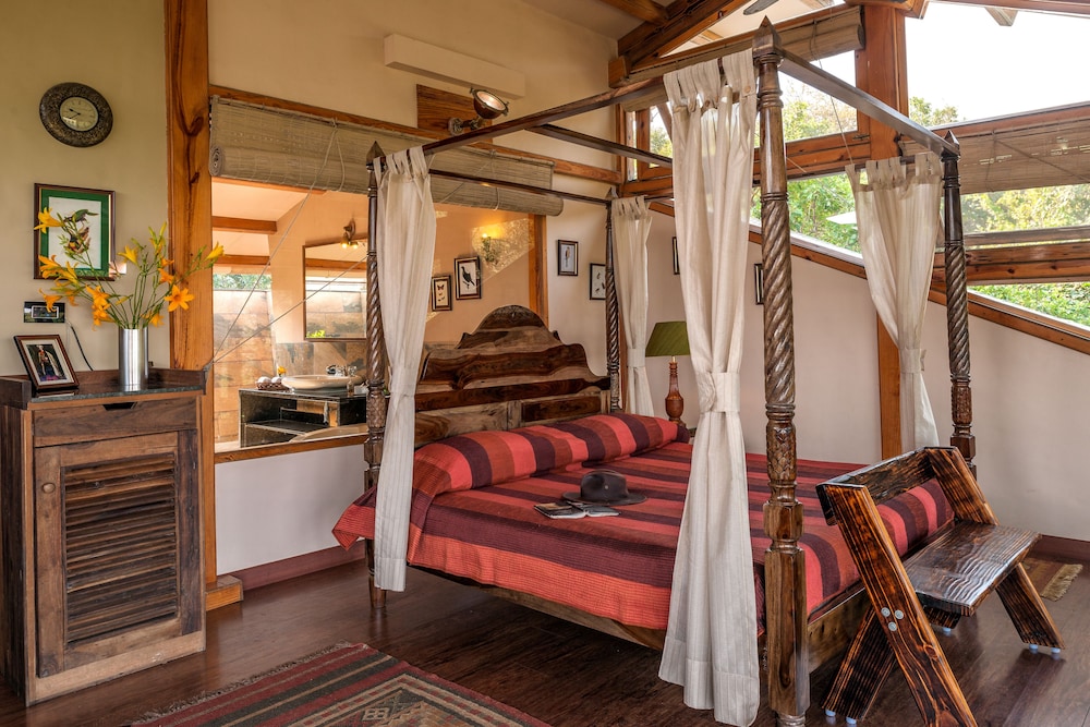 Forest Machan with Private Deck