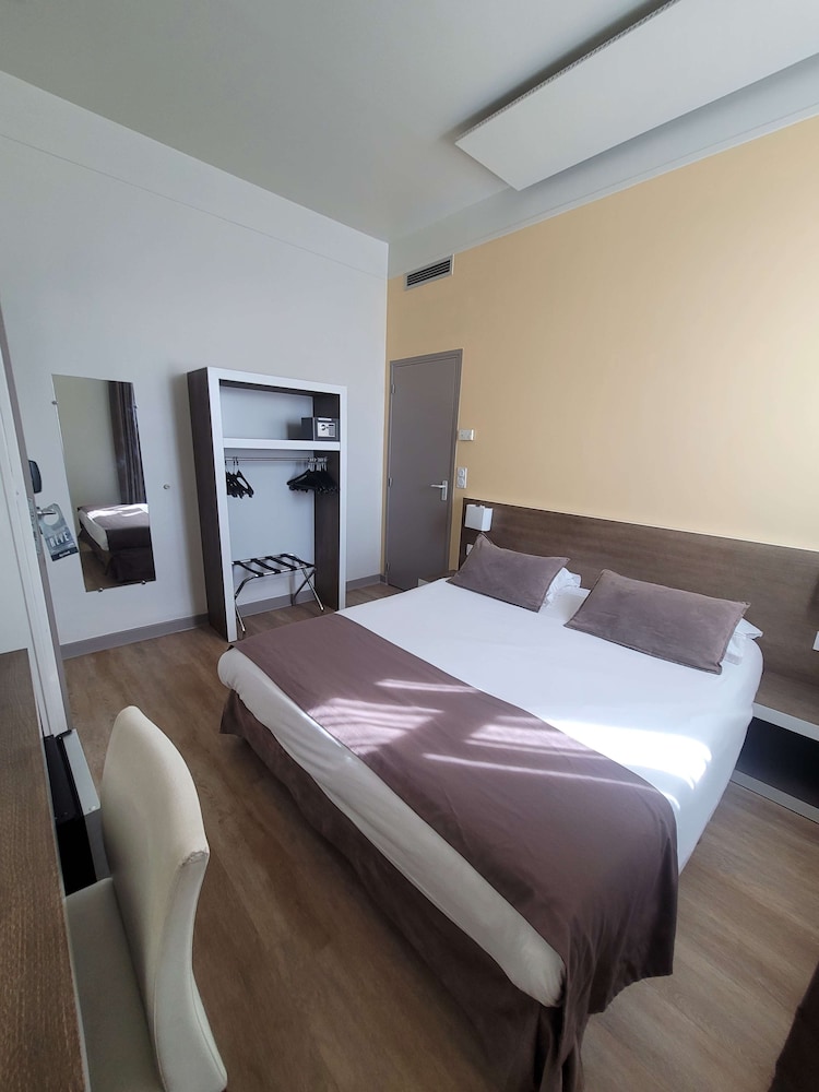 Standard Room, 1 Double Bed - Photo 10
