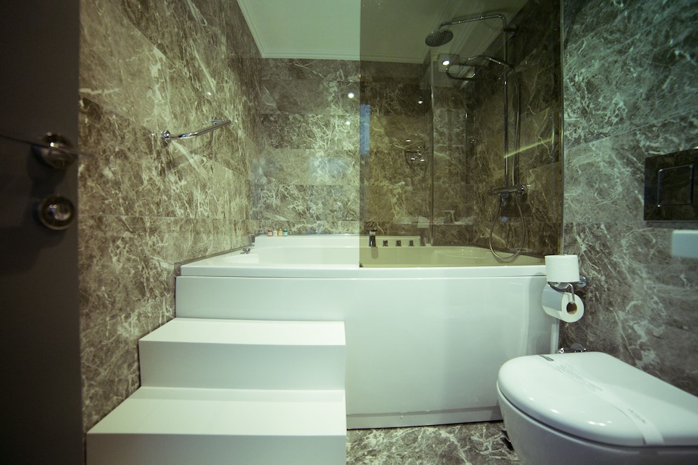 Junior Suite, Jetted Tub photo 3