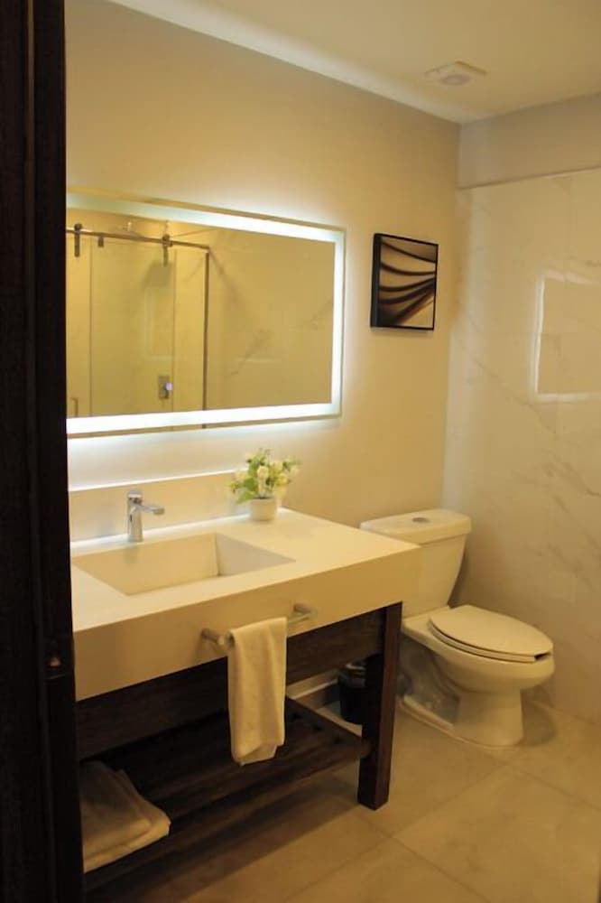 Superior Room, 2 Queen Beds, Non Smoking - Photo 8