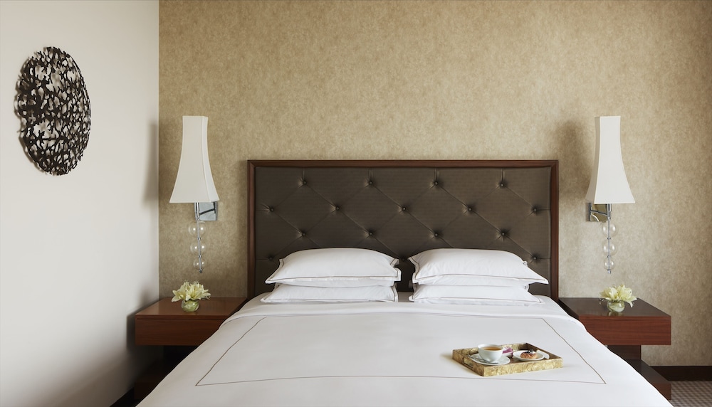 Luxury Room, 1 King Bed photo 3