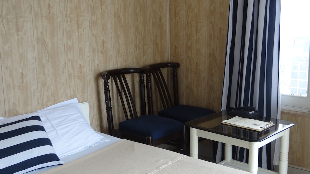 Economy Twin Room - Photo 2