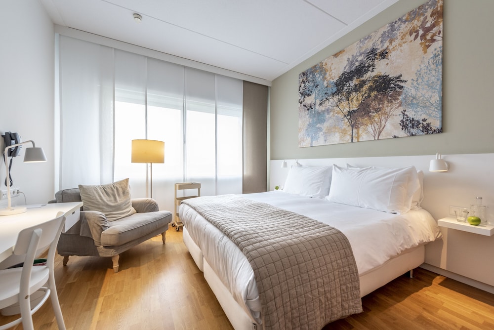 Comfort Room (Deluxe) - Photo 1