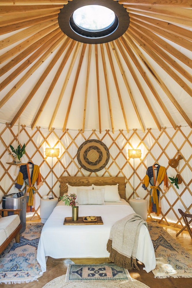 Luxury Tent, 1 Queen Bed With Sofa Bed, Patio, Garden View photo 2