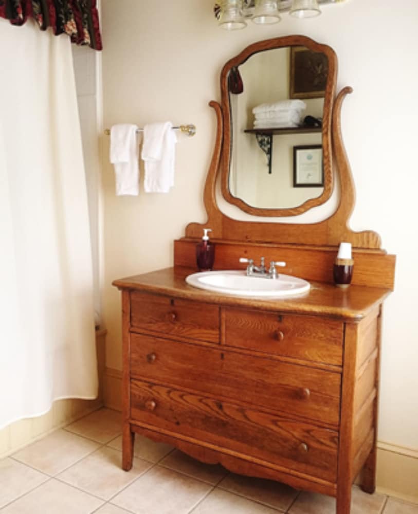 Room, Private Bathroom (Cassidy Wharf) photo 2