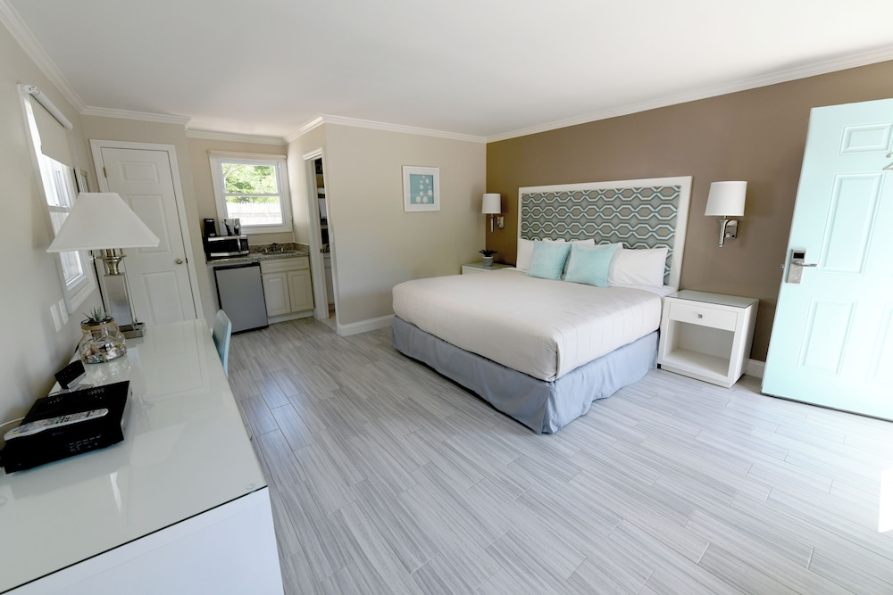 Standard King Room photo 3