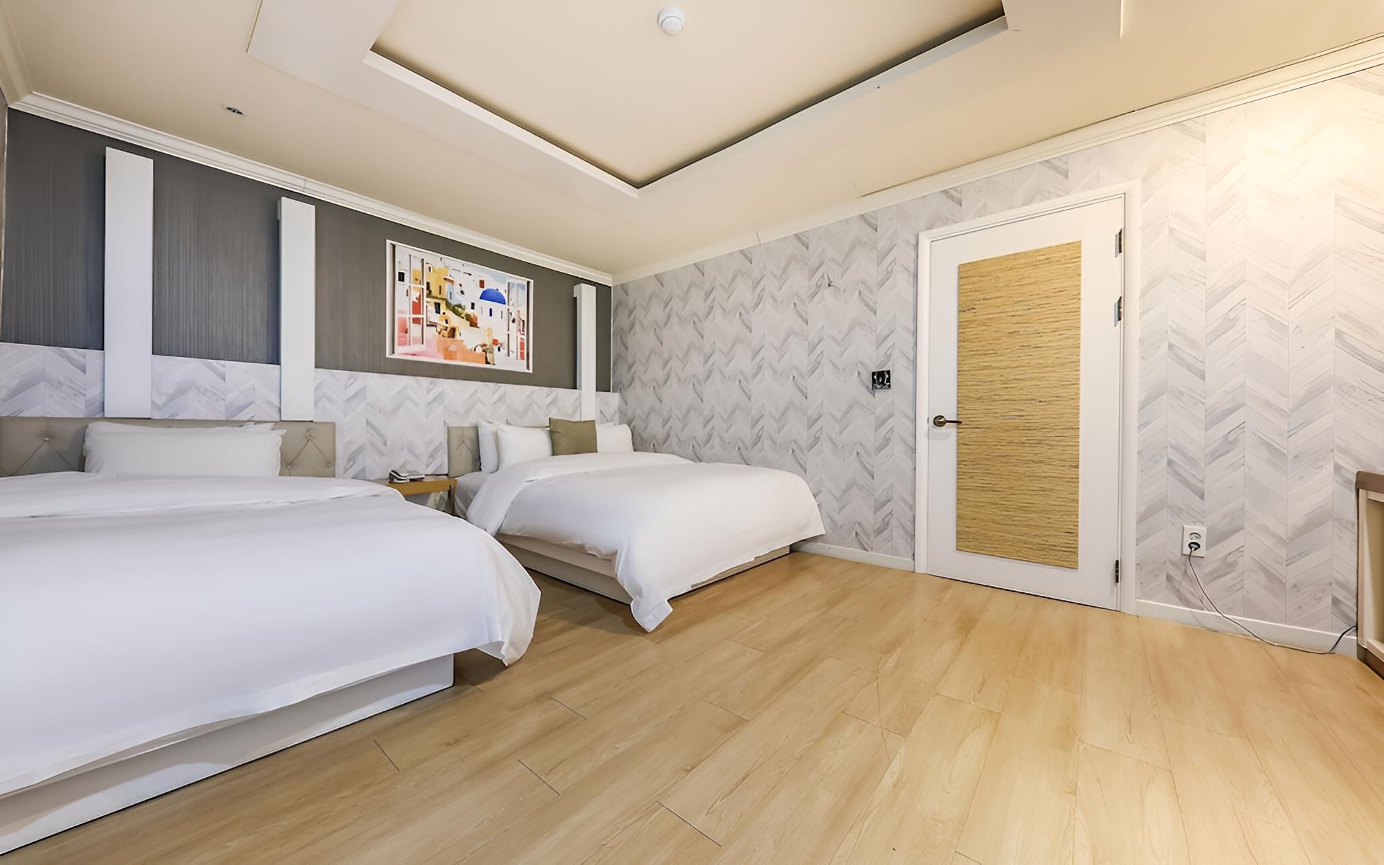 Room (Twin) photo 1