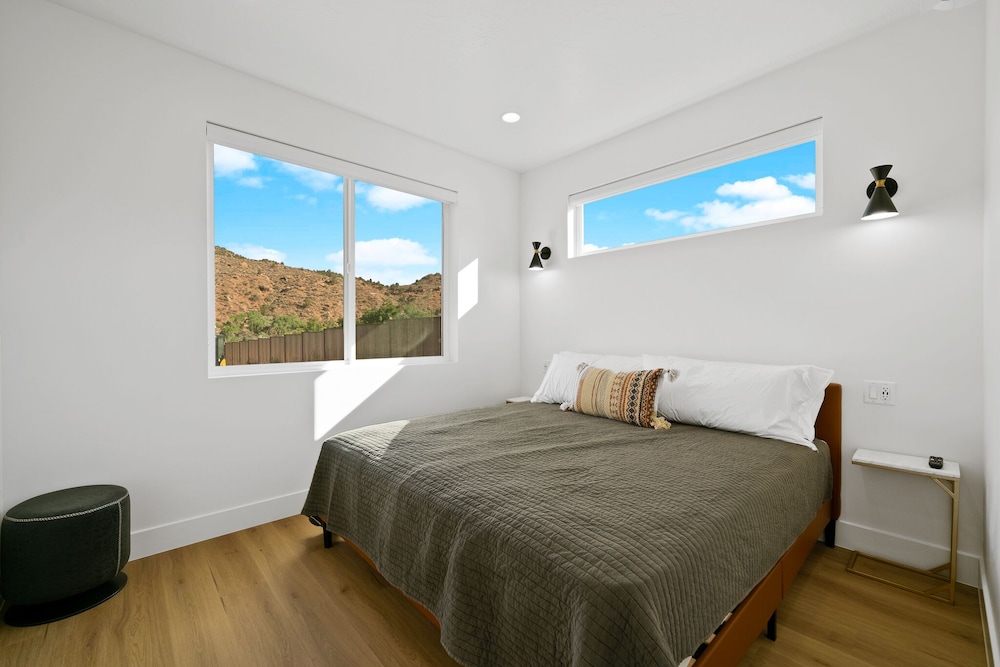 Deluxe Bungalow, 1 King Bed with Sofa bed, Mountain View
