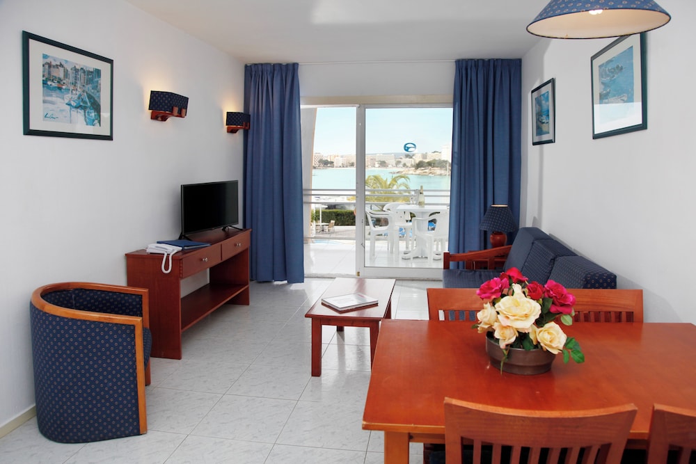 Standard Apartment, 2 Bedrooms, Sea View (4 Adults + 2 Children) thumbnail 6