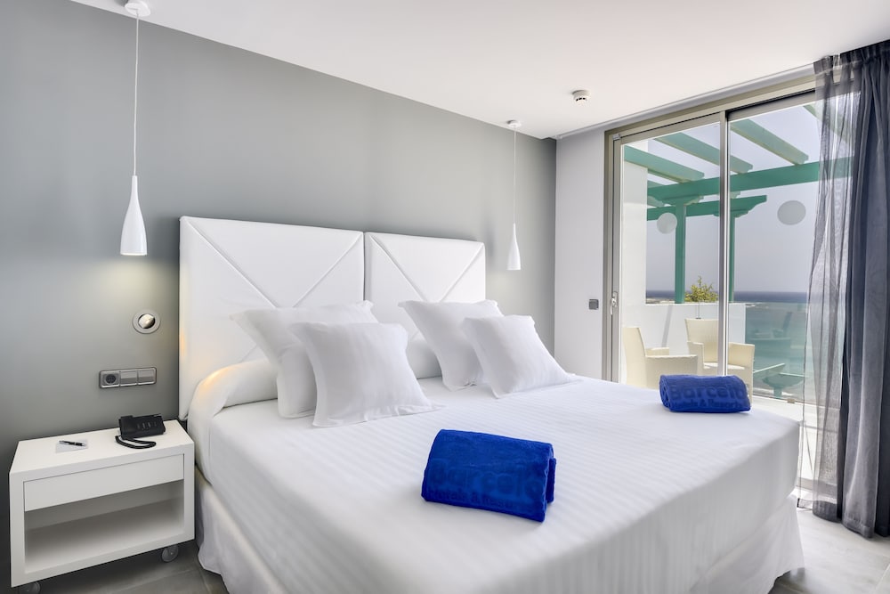 Deluxe Room, Hot Tub, Sea View - Photo 3