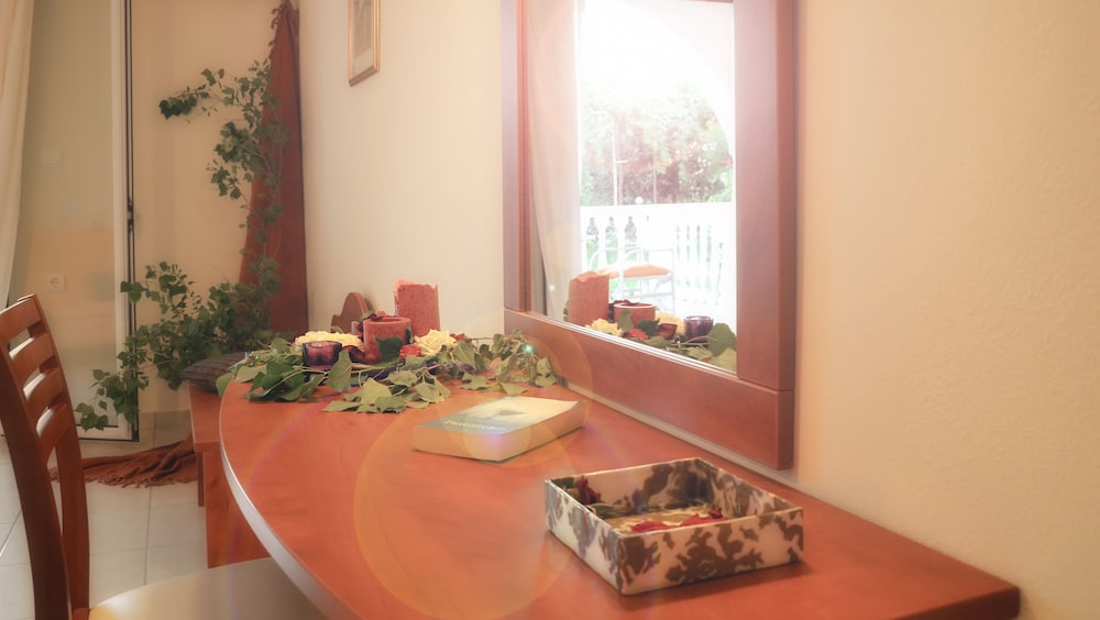 Family Room, Garden View photo 2