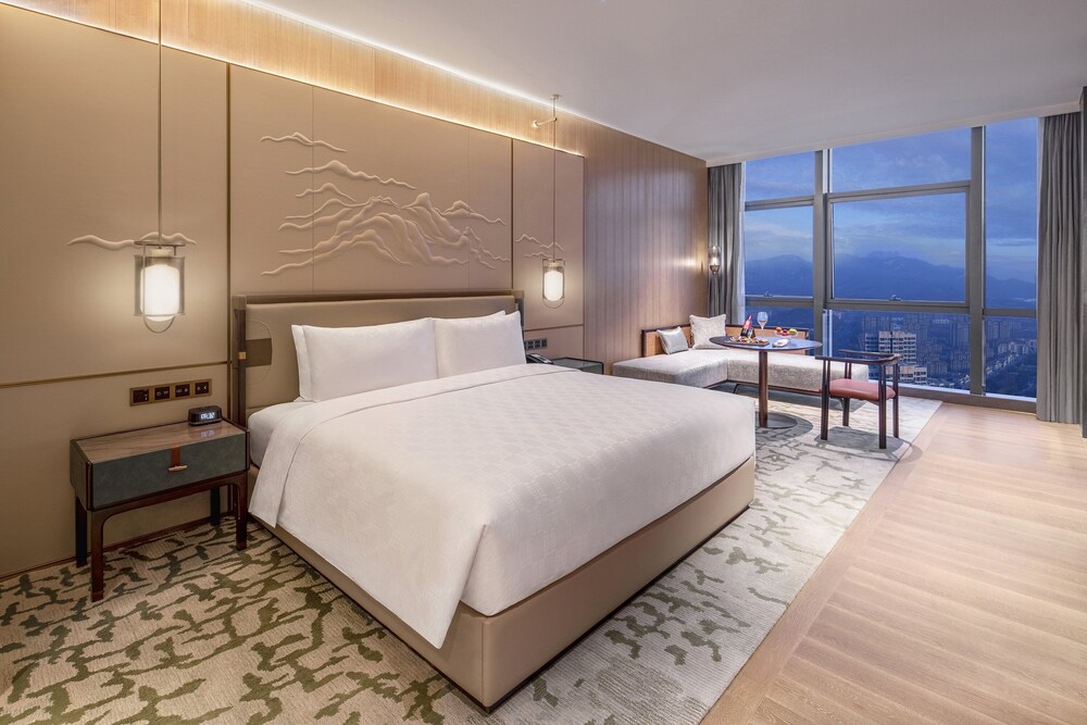 1 King Bed Premium - Photo 3