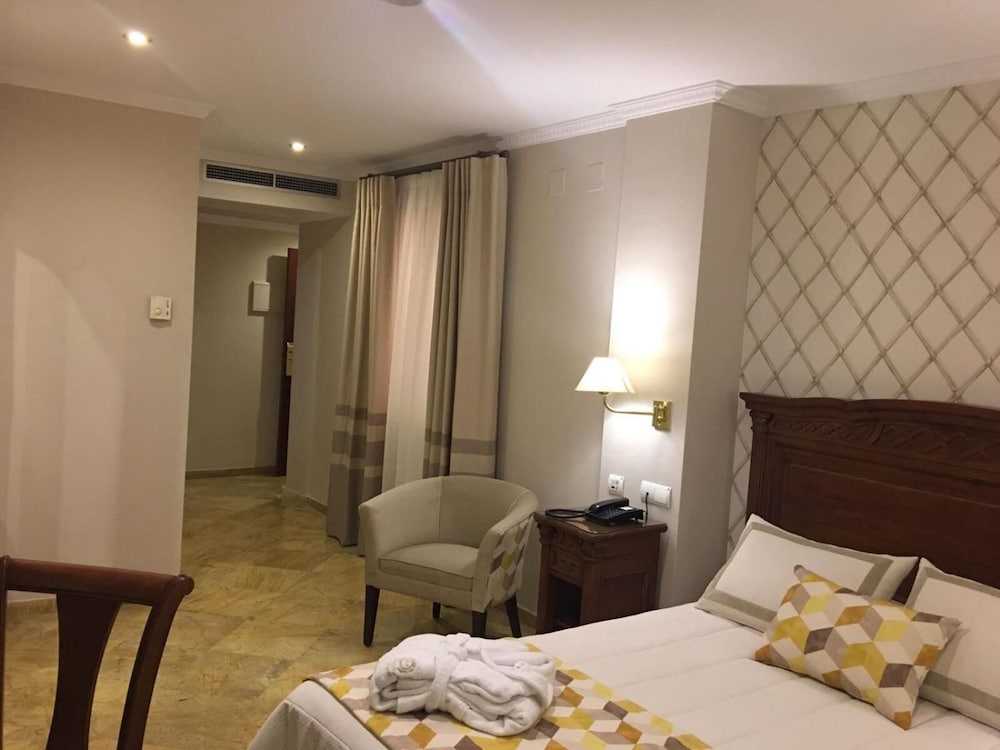 Standard Double Room - Photo 20