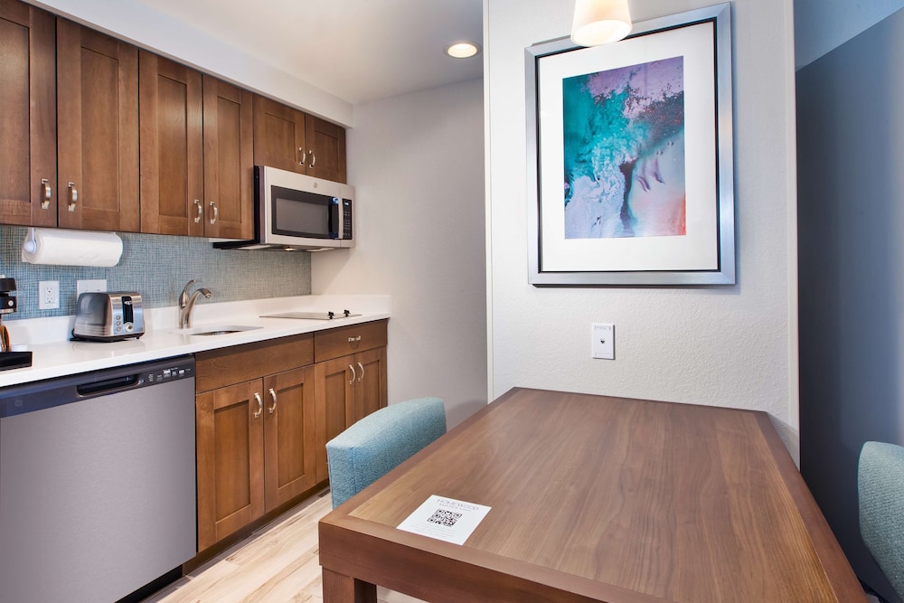 Suite, 1 Bedroom - Photo 2