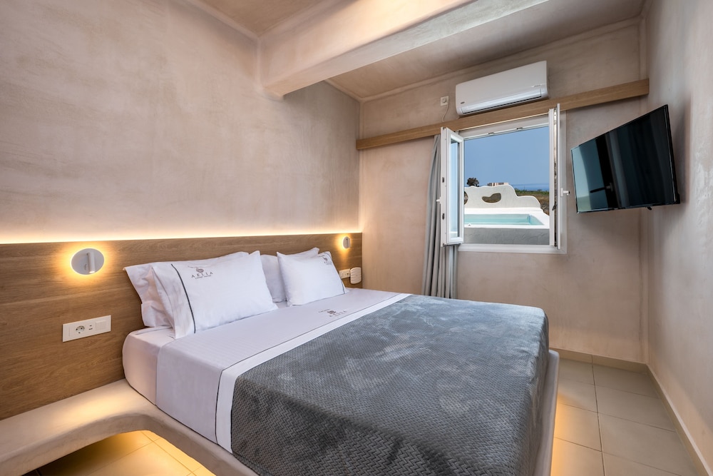 Honeymoon Suite, Sea View & Outdoor Hot Tub - Photo 1