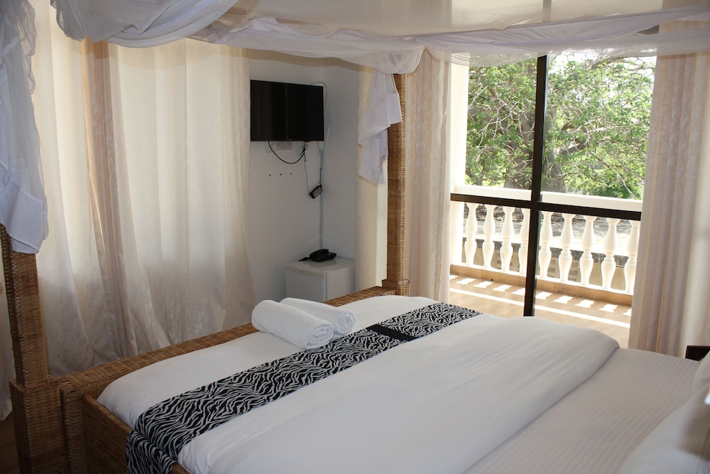 Family Suite, Multiple Beds, Balcony, Partial Ocean View photo 1