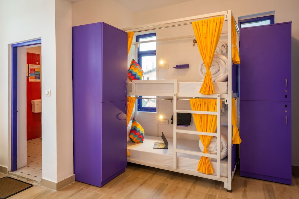 Bed In 6 Bed Mixed Dormitory Room With Ensuite Bathroom photo 2