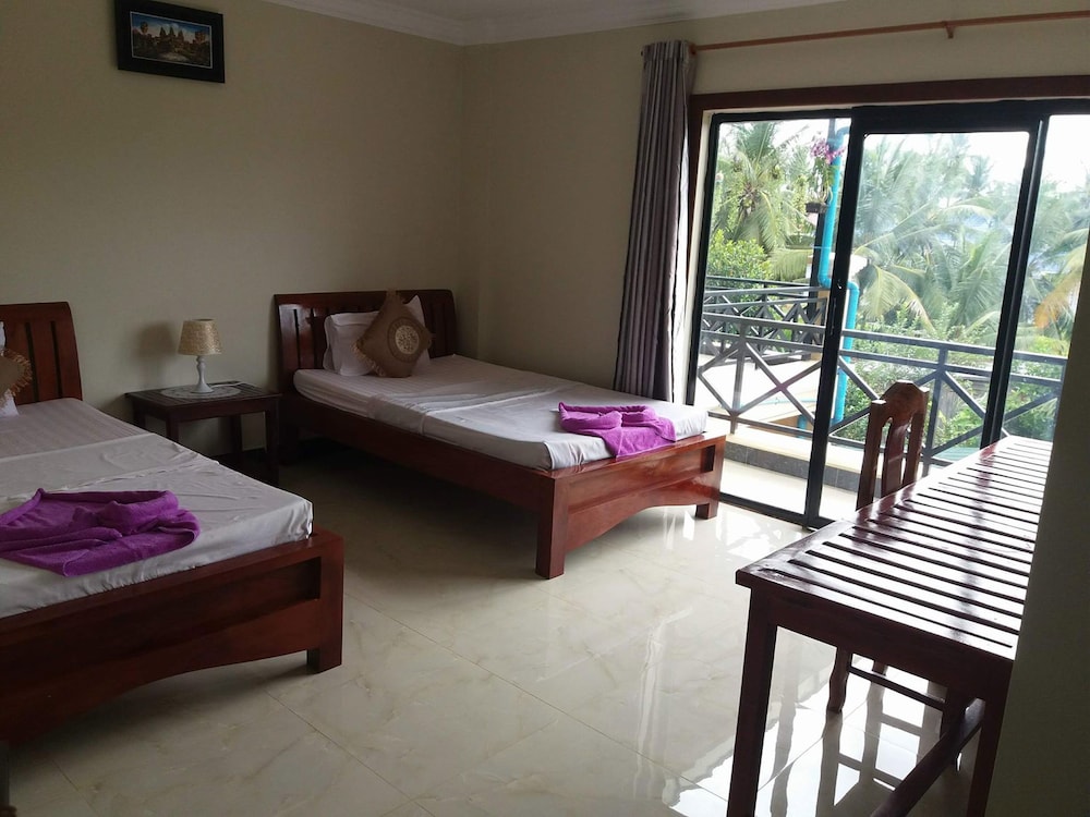 Basic Twin Room (with Fan) photo 1