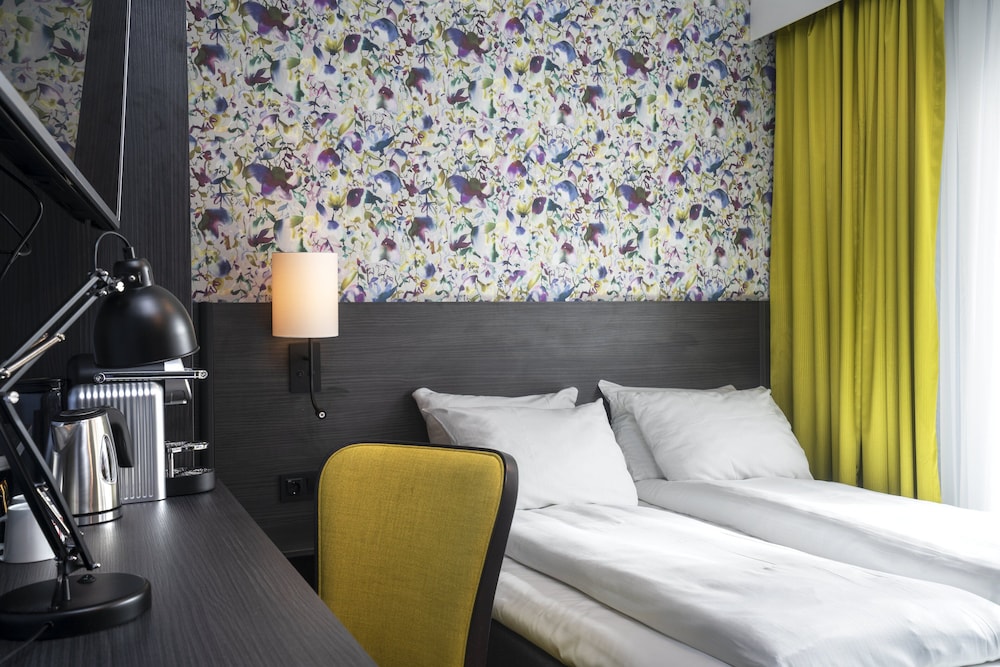 Basic Twin Room, 1 Double Bed