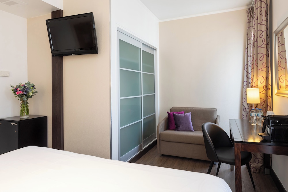 Deluxe Triple Room, 1 Queen Bed with Sofa bed