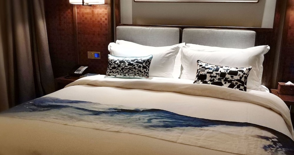 Signature Suite