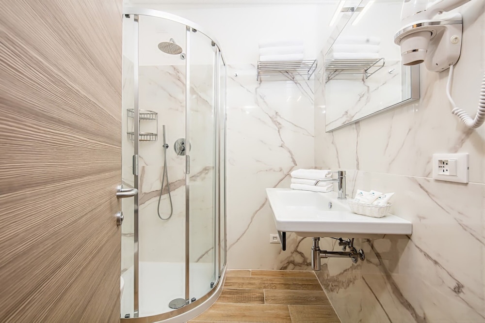 Classic Double or Twin Room, Partial Sea View - Photo 6