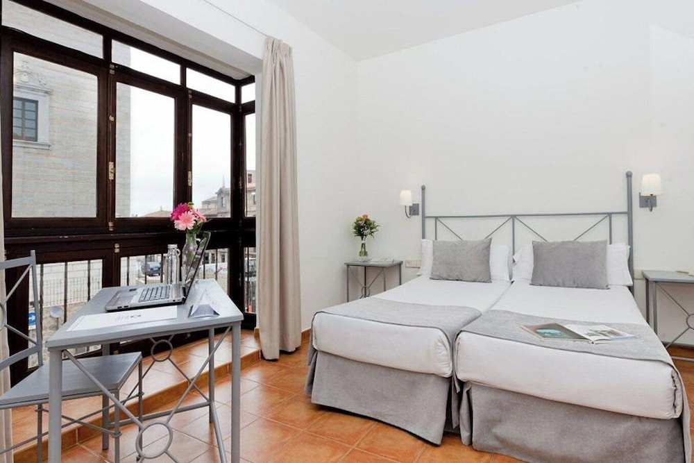 Classic Twin Room - Photo 3