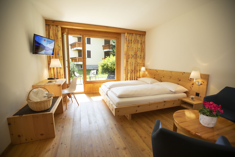 Classic Double Room, Balcony, Mountain View photo 3