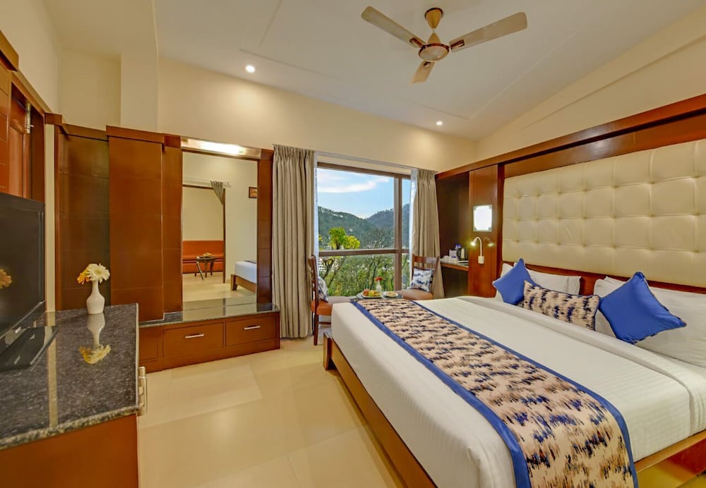 Premium Lake view photo 3