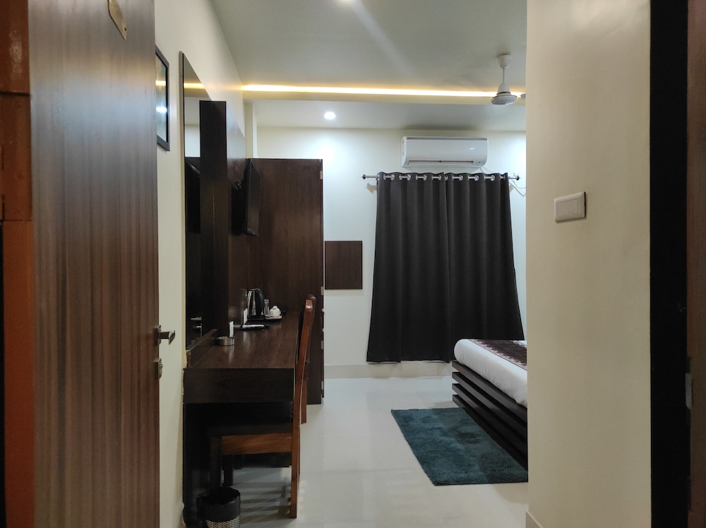 Executive Room - Photo 9